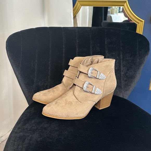 Perfect condition - size 11 boots!! - Picture 1 of 5